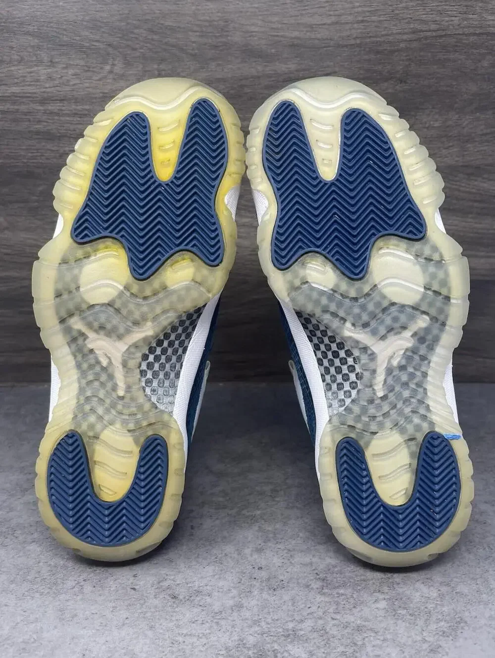 Air Jordan 11 Low Navy Snakeskin Mens Size 9.5 Blue White Lot CD6846-102